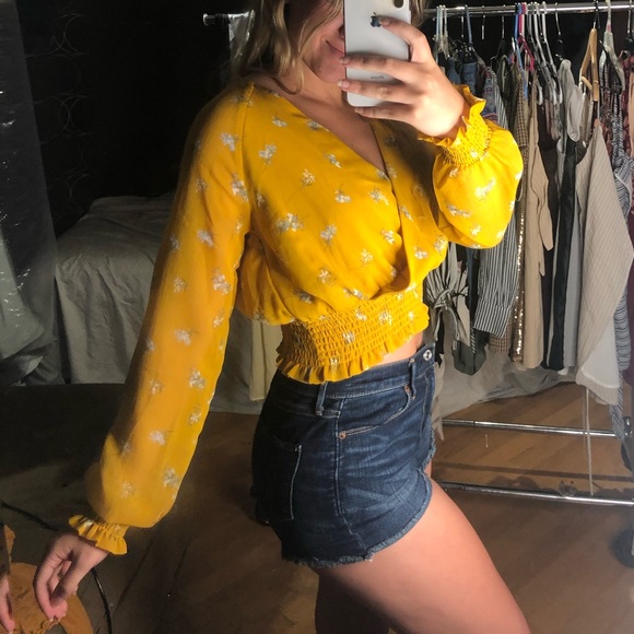 Long sleeve floral top! - Picture 2 of 4